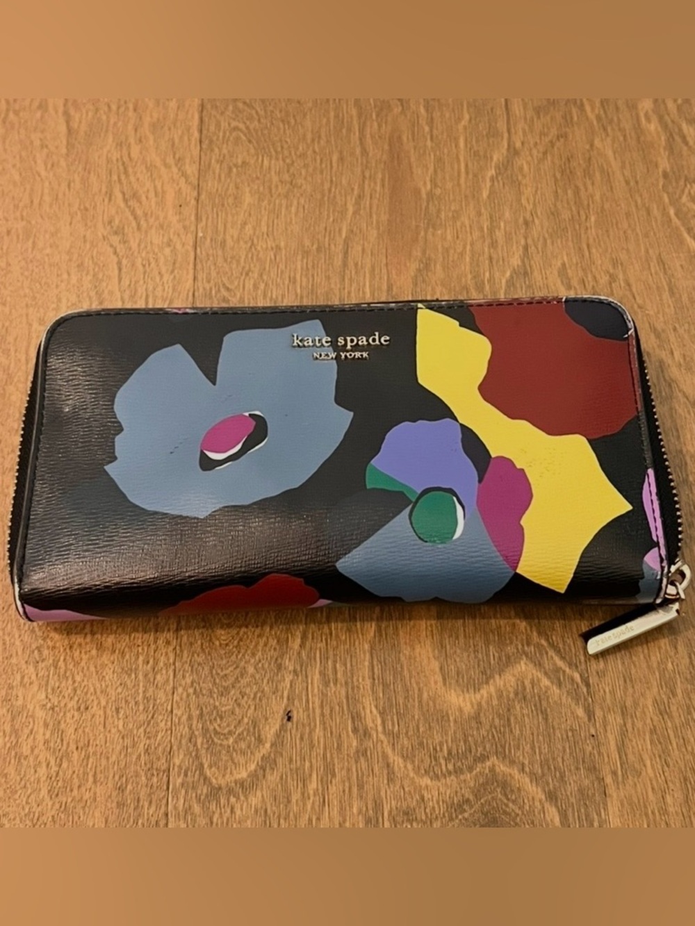 Kate Spade Wallet Spencer Floral Collage Zip-Around Closure Multi Compartments